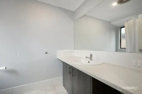 Property photo of 7 Windrow Grove Whitby WA 6123