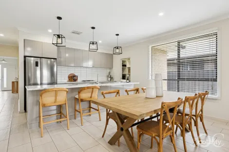 Property photo of 13 Kangaroo Terrace Mount Barker SA 5251