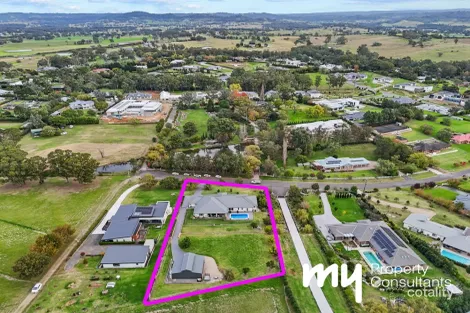 Property photo of 55 Benwerrin Crescent Grasmere NSW 2570