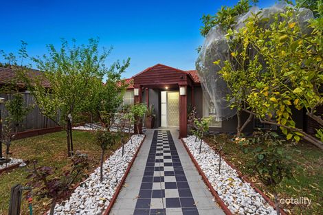 Property photo of 2 Marsden Walk Roxburgh Park VIC 3064