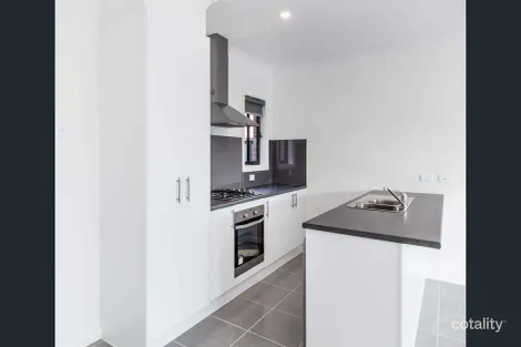Property photo of 5 Bridport Circuit Tarneit VIC 3029