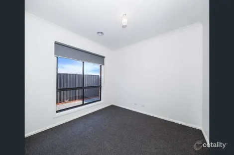 Property photo of 5 Bridport Circuit Tarneit VIC 3029