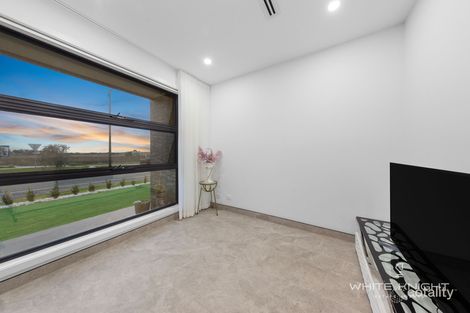Property photo of 67 Pear Parade Fraser Rise VIC 3336