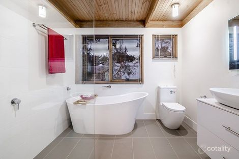 Property photo of 17 Kibo Court Cranbourne North VIC 3977