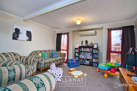 Property photo of 5 Clover Street Wendouree VIC 3355
