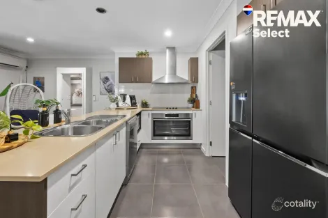 Property photo of 3 Scarborough Circuit Blacks Beach QLD 4740