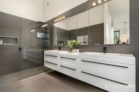 Property photo of 11 Thomas Street Mordialloc VIC 3195