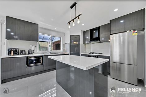 Property photo of 3 Woronora Way Taylors Hill VIC 3037
