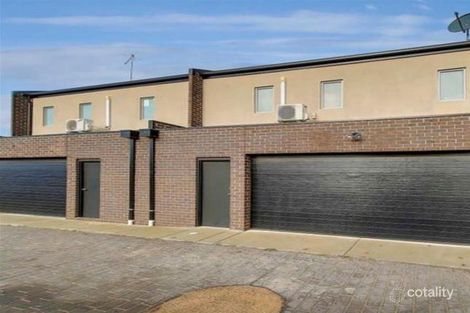 Property photo of 8 Brookvale Court Roxburgh Park VIC 3064