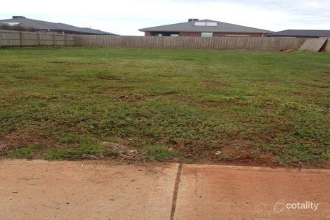 Property photo of 27 Bridgewater Avenue Eynesbury VIC 3338