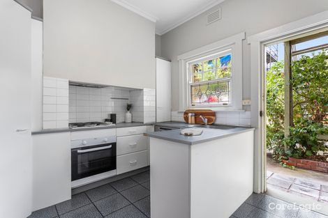 Property photo of 2/6 West Beach Road St Kilda West VIC 3182