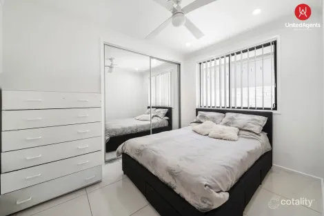 Property photo of 4 Brindabella Drive Horningsea Park NSW 2171