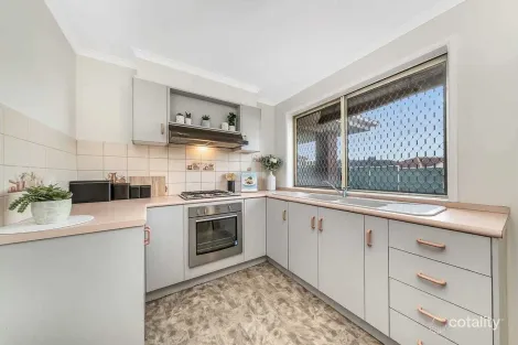 Property photo of 6 Bill Place Hampton Park VIC 3976