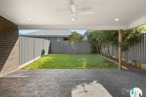 Property photo of 15B Saddleback Crescent Stream Hill NSW 2526