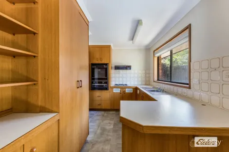 Property photo of 2/7 Holland Court Kennington VIC 3550