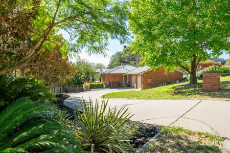 Property photo of 15 Panorama Place Lavington NSW 2641