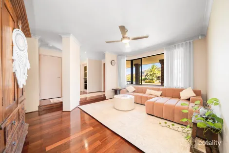 Property photo of 25 Weldwood Road Ocean Reef WA 6027