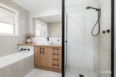 Property photo of 15 Panorama Place Lavington NSW 2641