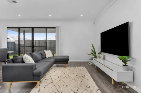 Property photo of 51 Roy Crescent Thirlmere NSW 2572