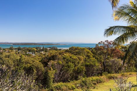 Property photo of 69 Rainbow Crescent Dunwich QLD 4183