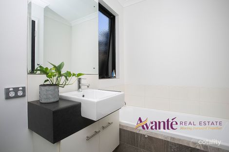 Property photo of 1 Grasstree Lane Success WA 6164