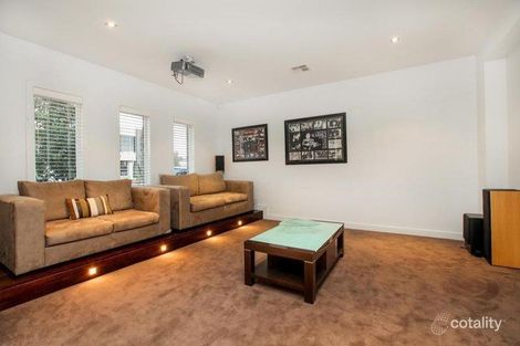 Property photo of 3 Toolondo Close Caroline Springs VIC 3023