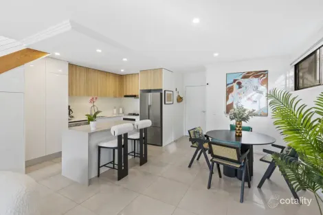 Property photo of 58 Evergreen View Robina QLD 4226