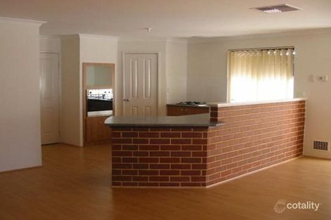 Property photo of 4 Pineknoll Gardens Meadow Springs WA 6210