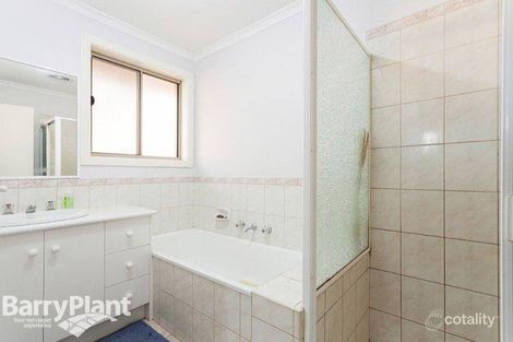 Property photo of 16 Weaver Court Altona Meadows VIC 3028