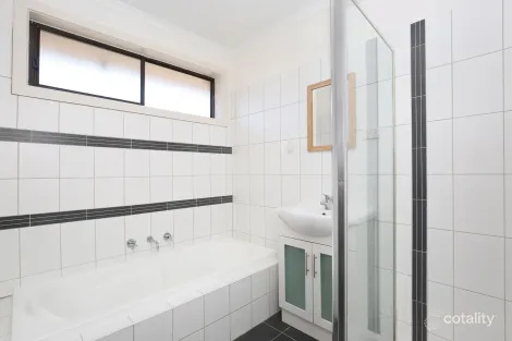 Property photo of 3 Sandhurst Crescent Bundoora VIC 3083