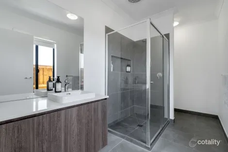 Property photo of 12 Beacon Close Beveridge VIC 3753