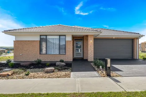 Property photo of 12 Beacon Close Beveridge VIC 3753