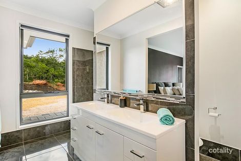 Property photo of 21 Parkway Drive Highfields QLD 4352