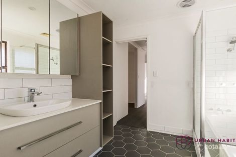 Property photo of 38 Cimbor Way Parmelia WA 6167