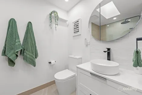 Property photo of 2/23 Sunbird Street Burleigh Waters QLD 4220