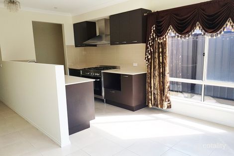 Property photo of 32 Spirited Circuit Craigieburn VIC 3064