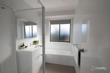 Property photo of 11 Cosmos Court Whittington VIC 3219