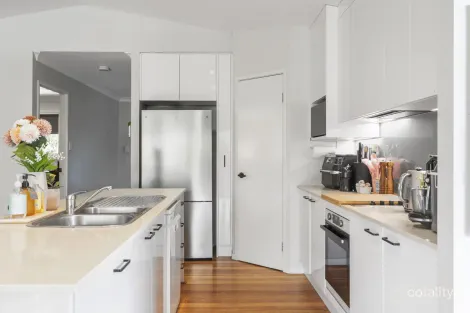 Property photo of 9 Plumeria Close Kenmore QLD 4069