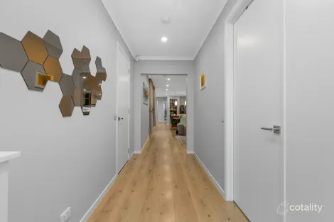 Property photo of 32 Surrey Grove Point Cook VIC 3030