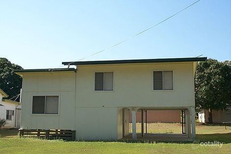 32 Prince Charles Ave, Seaforth, QLD 4741