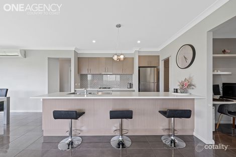 Property photo of 16 Claudia Crescent Drouin VIC 3818