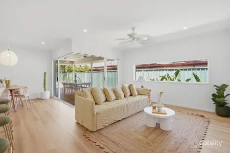 Property photo of 53 Kathleen White Crescent Killarney Vale NSW 2261