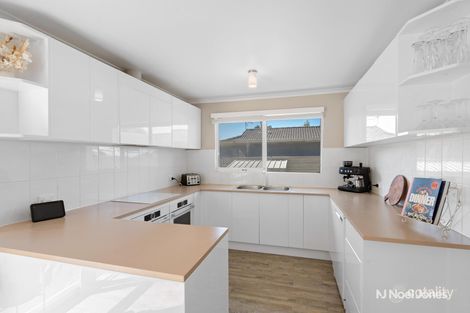 Property photo of 1/4 Wedge Crescent Rowville VIC 3178