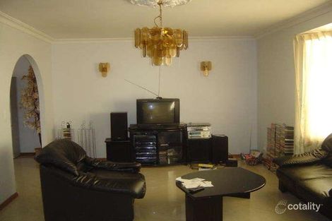 Property photo of 26 Mathinna Circuit West Hoxton NSW 2171