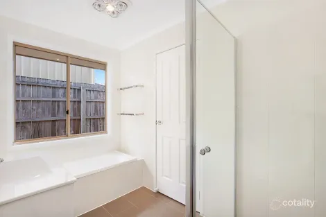 Property photo of 5 Forestgum Grove Regents Park QLD 4118