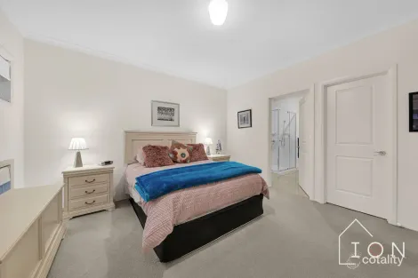 Property photo of 32 Tarcoola Way Sandhurst VIC 3977