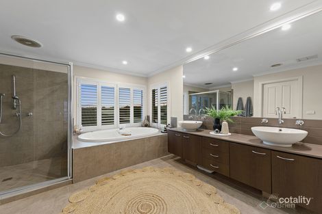 Property photo of 10 Roselea Place Narre Warren North VIC 3804