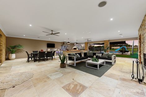 Property photo of 10 Roselea Place Narre Warren North VIC 3804