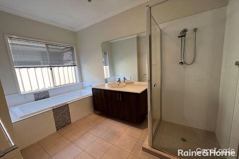 Property photo of 7 Stradbroke Gardens Caroline Springs VIC 3023