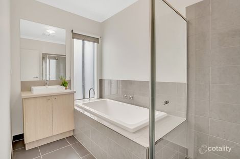 Property photo of 66 Docker Circuit Mickleham VIC 3064